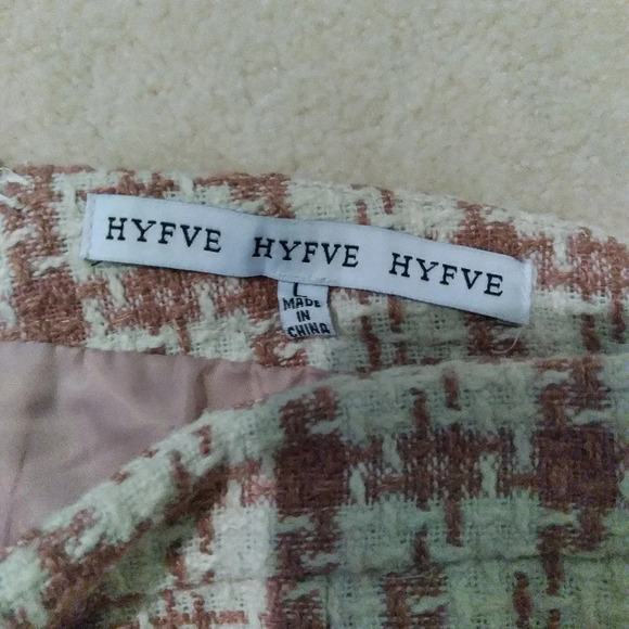 Houndstooth tweed mini skirt-large(see measurements) - Picture 6 of 8